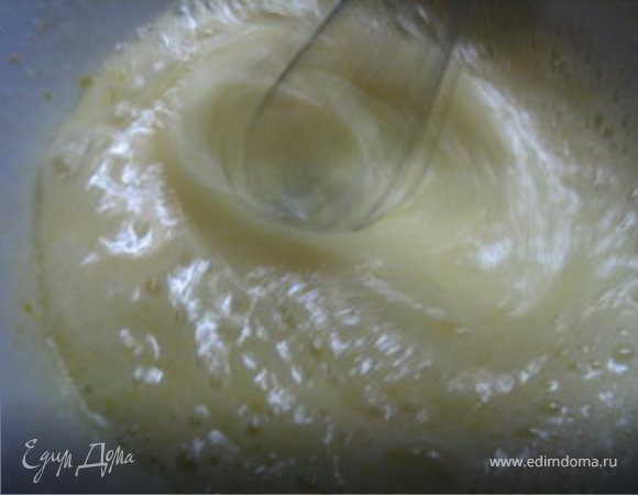  Добавить ванилин и цедру апельсина. Хорошо все перемешать.