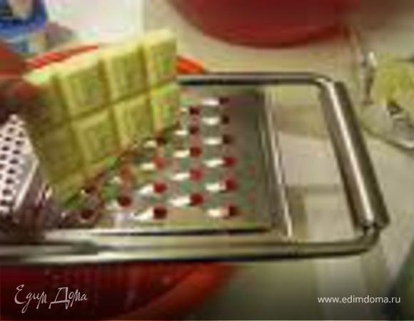 Для украшения :
Вскипятить сливки смешать с шоколадом до расстворения.
(Чтобы шоколад быстрее расстаял я  педварительно тру его на терке)
С помошью кулинарного шприца сделать рисунок и поставить в холодильник .
приятого аппетита!