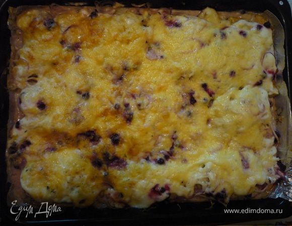 Выпекать при 170 *С до мягкости мяса (40 минут). Когда мясо станет мягким, достать, посыпать тертым сыром, увеличить температуру до 180*С и выпекать еще минут 15. Если видите, что вся жидкость выкипела, а мясо еще жестковато, добавьте немного сливок и уменьшите огонь. Приятного аппетита!!!