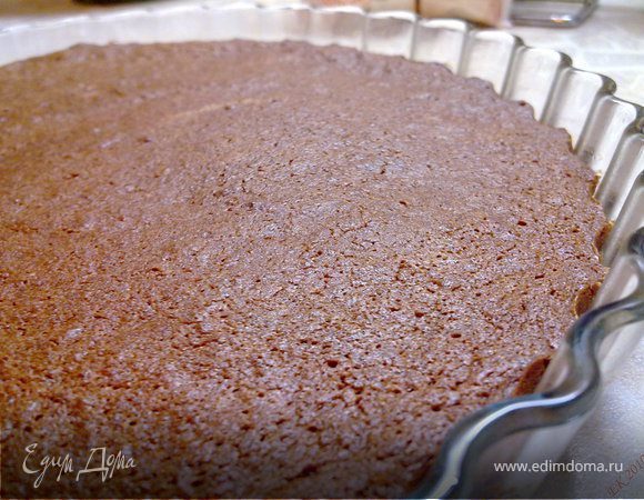 Можно также разложить тесто порционно по формочкам. Выпекаем до вот такого состояния, достаем из духовки и, одурманенные от запаха шоколада и апельсина, превозмогая соблазн попробовать все и сразу, все же даем этому великолепию остыть
