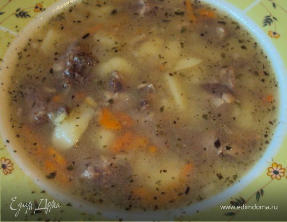 Сварить сердечки, потом в готовый бульон добавить нарезанный картофель лук и морковь. За несколько минут до готовности супа добавить соль перец острый и паприка и смесь зелени. Варить до готовности. Дать супчику отстояться минут 5-10 и можно подавать к столу. Приятного аппетита!