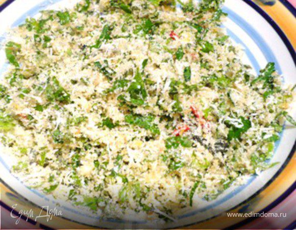 Петрушку, шалфей, мяту, чеснок и чили мелко нарезать. Смешать в миске с  цедрой, пармезаном и сухарями. Добавить немного оливкового масла, что смесь «схватилась».
