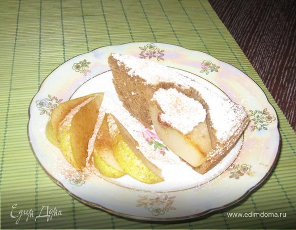 Выпекать при температуре 200 градусов 25-30 минут. Извлечь из духовки, пропитать грушевым сиропом, сбрызнуть ромом, посыпать сахарной пудрой с корицей.
Приятного аппетита!