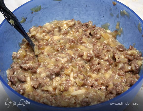 Все смешать с фаршем. 