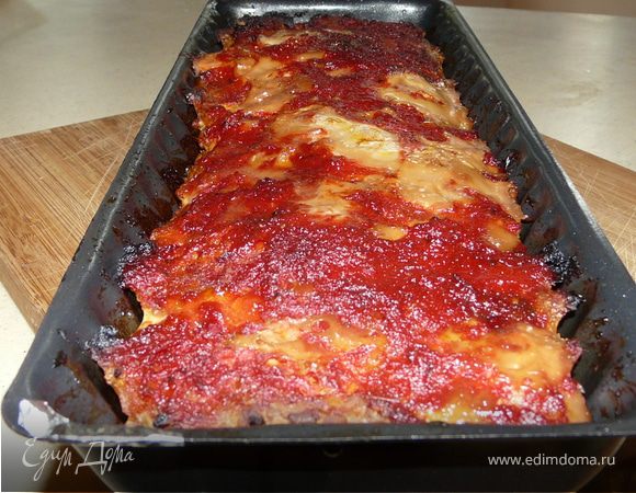 Сверху смазать смесью из томатной пасты, сахара, бальзамико и оливкового масла (всего по чуть-чуть).
Духовка 175С на 1 час. Первые полчаса накрыла фольгой, а в конце сняла ее, чтобы подрумянить.
