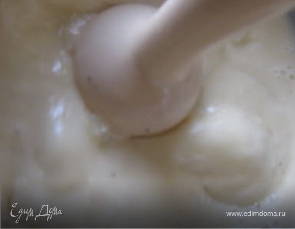 Взбить все в блендере до однородной массы.