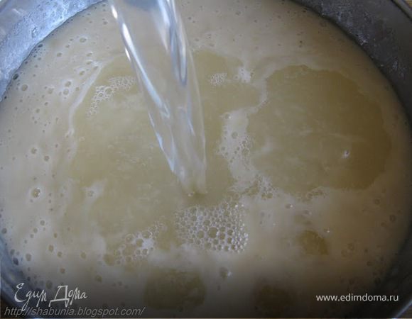 Добавить к массе лимонный сок.