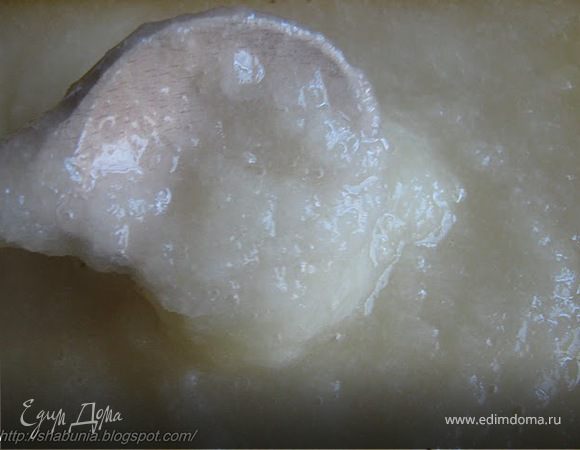 И каждый час перемешивать массу, чтобы она оставалась однородной!
Либо же отправить в мороженицу, если она у вас есть.
Замораживать около 8 часов.