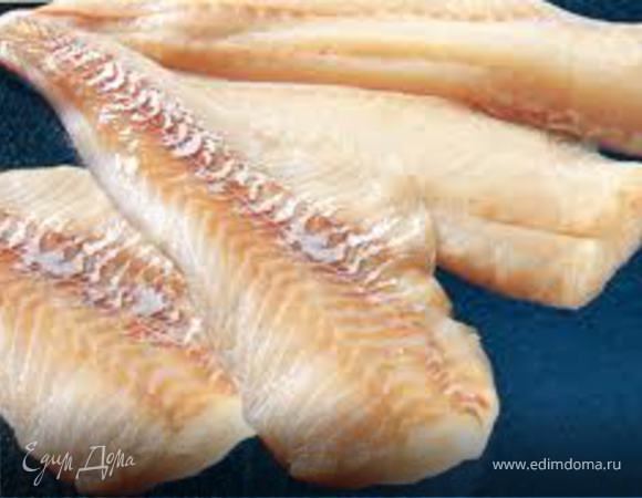 Приготовить маринад:  50г соевого соуса, 50г рислинга (другое сухое белое вино), перец серый, сок ½ лимона. Залить маринадом рыбу и оставить на 30 мин.