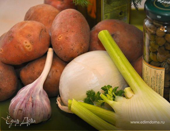 Картофель почистить и нарезать средними кубиками. Фенхель нарезать кольцами, белый лук полукольцами, каперсы и чеснок мелко нарубить.