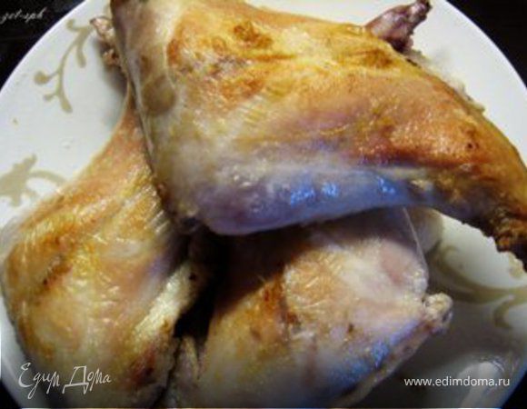 Поджарим  ножки кролика до золотистой корочки (5-7 минут).