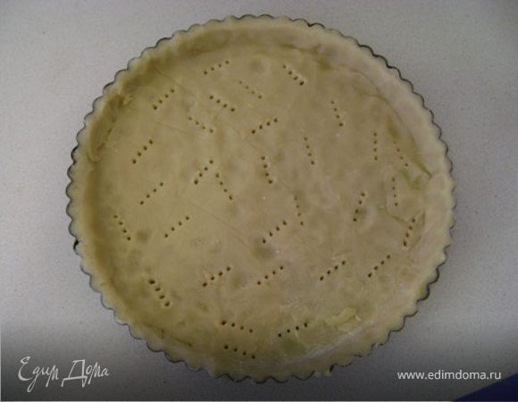 Половинки помидоров очистить от мякоти. Смешать специи зелень с толченым чеснрком и олив маслом.Наполнить помидоры.

