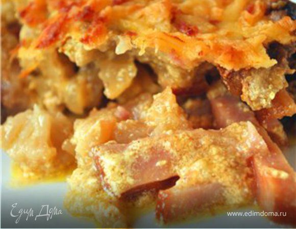 Капусту отварить в подсоленной воде в течение 5-7 минут, разобрать на соцветия.
Выложить в форму, смешать с нарезанной ветчиной (курицей).
Залить соусом, посыпать сыром и запечь в духовке до золотистой корочки.
Соус:
Разогреть масло, обжарить в нем на медленном огне лук до мягкости и слегка коричневатого цвета.
Добавить банан и жарить, пока он не распустится. Всыпать карри, перемешать, влить сливки, довести до кипения, посолить и варить 2-3 минуты.