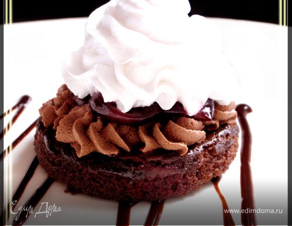 И, наконец, украшаем пирожное кремом.
Готовое пирожное лучше выдержать в холодильнике в течении часа-двух, и затем подавать к столу.
Приятного аппетита! :)