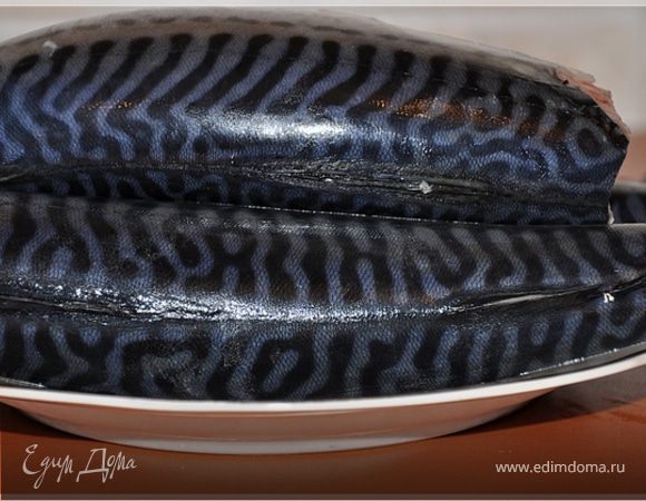 Чистим рыбу, промываем, сушим бумажным полотенцем.