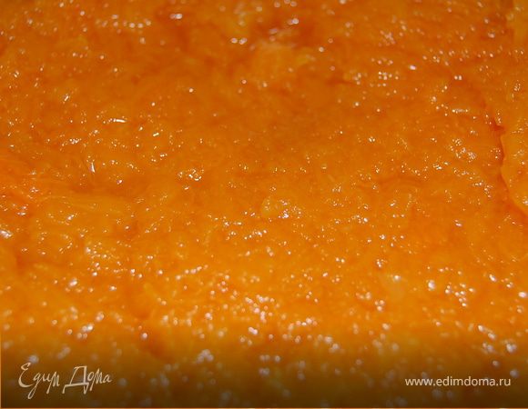 Для тыквенного пюре,тыкву очистите от кожуры ,порежьте на кубики,залейте водой,и варите мин 10-15 (после закипания).Как только тыква сварится ,слейте воду, пюрируйте готовую тыкву блендером.(или как хотите),остудите до теплого состояния.