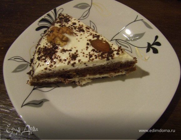 Украшаем торт орешками и тертым шоколадом. Торт готов! Желательно дать крему впитаться, хотя бы несколько часов. Приятного аппетита!!!