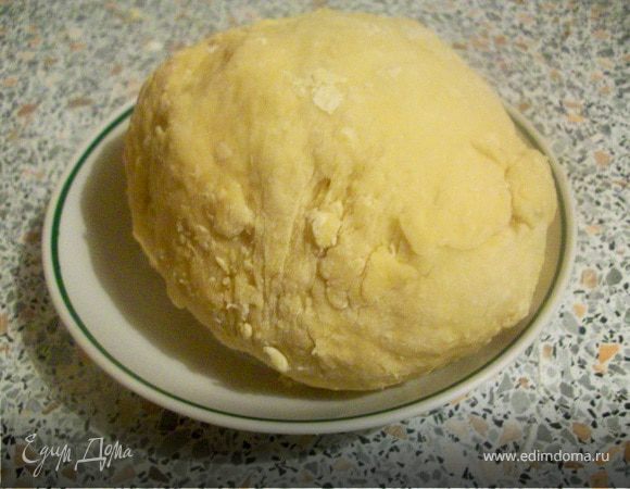 Тесто: Берем глубокую чашку, добавляем все ингредиенты. Нужно замешать густое тесто. Когда тесто готово, отпраляем его на 30-40 минут в холодильник. 

*Если хотите тесто двух цветов, то после того, как смешали все ингредиенты, делите тесто пополам. И в одну половину замешиваем шпинат.