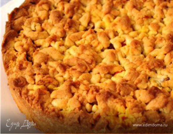 Размягченное масло растереть с сахарной пудрой, добавить муку и замесить мягкое тесто. Поставить в холодильник на 30 минут.
В сотейнике разогреть масло, добавить тыкву, сахар, изюм. Тушить на медленном огне 15 минут. В конце добавить цедру и сок лимона.
Форму, диаметром 22-24 см. посыпать мукой. Тесто разделить на две неравные части. БОльшую часть выложить в форму и сделать по краям бортики. Выложить начинку.
Оставшееся тесто руками раскрошить в крошку и насыпать ее поверх начинки.
Поставить в нагретую до 200 гр. духовку на 30-40 минут.
Смачного!