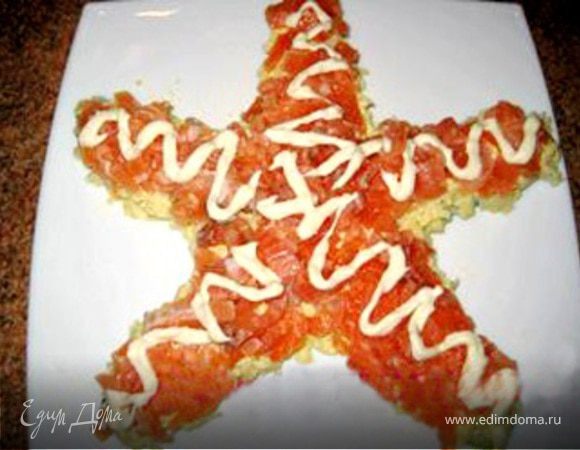 Следующий слой - нарезанная семга.