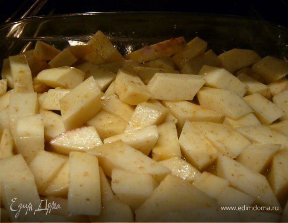 Почистить, и порезать репу. 
Приготовить соус: мед, немного оливкового масла и горчица. Количество и соотношение можно брать по вкусу, основу соуса составляют мед и горчица. Я добавила дижонскую и сладкую баварскую. Хорошо получится с французской. Оливкового масла немного, оно не основное в соусе. Соус надо хорошо перемешать, потому что сначала он слоится. В соус добавить свежемолотый черный перец. Выложить репу в жаропрочную посуду, слегка смазанную маслом, посолить немножко, полить соусом, перемешать и запекать при температуре 200 градусов 30 минут, перемешать, и еще 30 минут.  