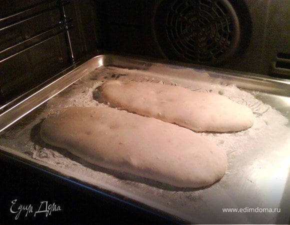 За это время наши батончики набрались сил, поднялись и до конца оформились. Духовку разогреваем до 220 С,помещаем протвинь и выпекаем в течении 20-25 минут. 