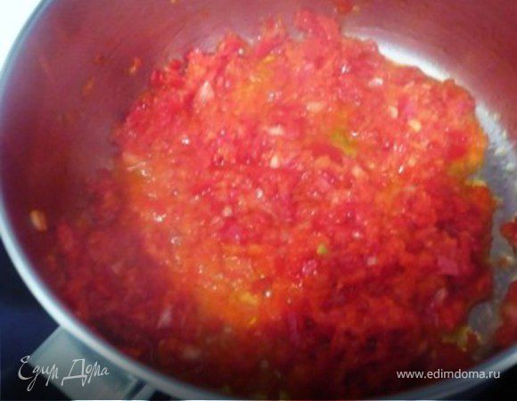 САМБАЛ/SAMBAL BAJAK:
Чили, лук и чесно измельчить мелко в процессоре. Потомить в масле на среднем  огне минуты 4. 
Добавить остальные ингредиенты и потушить на маленьком огне минут 7-10 – паста должна немного потемнеть.
