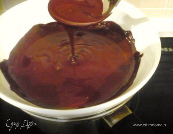 ШОКОЛАДНАЯ НАЧИНКА: На водянной бане растопить шоколад.
