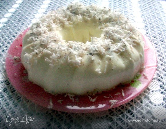 Когда бланманже застынет, ополосните дно формы горячей водой, чтобы отделить десерт. Посыпать сверху кокосовой стружкой! Приятного аппетита!! 

﻿