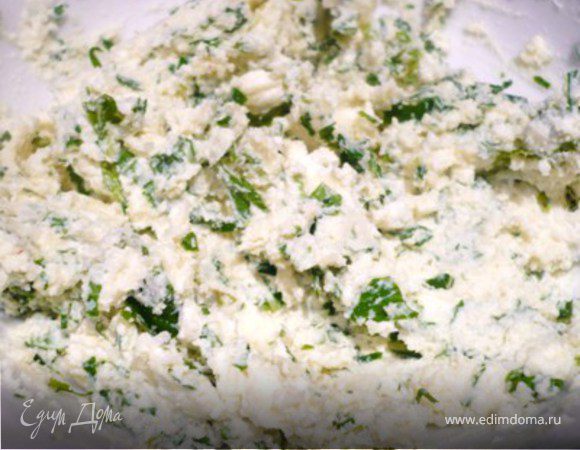НАЧИНКА: все ингредиенты перемешать. Я не солю, так как соли достаточно в сырах.
