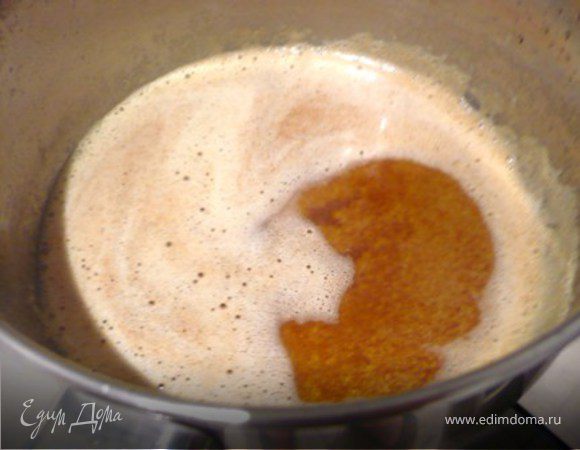 ПРЯНОЕ МАСЛО: Холодное масло кубиками подогреть на сильном огне до орехово-коричневого цвета. 
