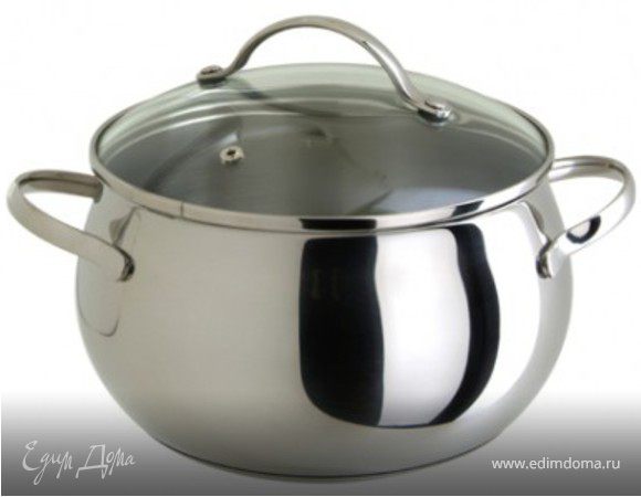 Варим крепкий мясной бульон. На килограмм мяса – 1 ½ литра воды, соль, перец  горошком, ветка розмарина,  луковица, морковь, корень петрушки. Варим после закипания 1 час. Вынимаем мясо, бульон процеживаем и разбавляем кипятком до 2 ½ литра и ставим на средний огонь. 