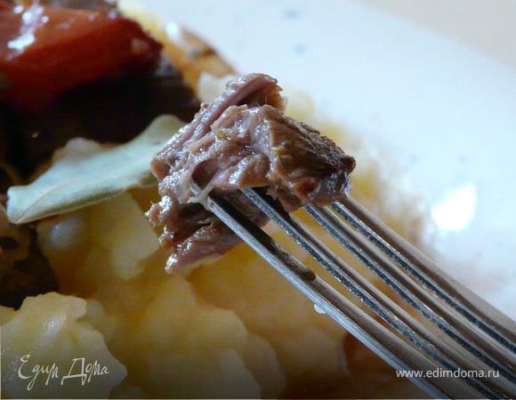 Традиционно подают с лапшой или картофелем.
