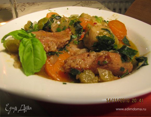 Подавать блюдо, присыпав зеленью.