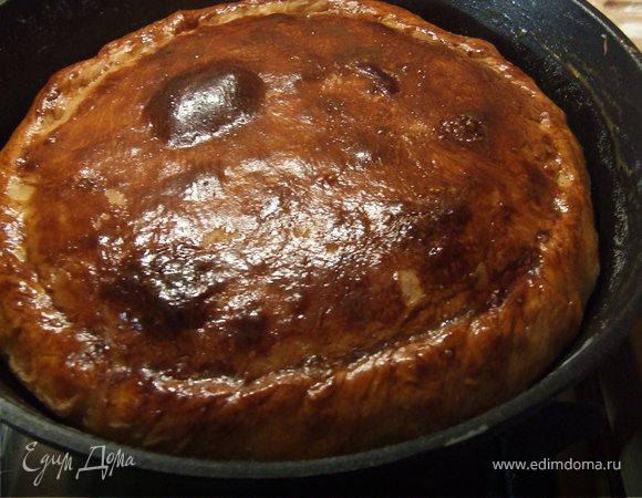 Готово! Вырезаем верх пирога и подаем на стол. Верх разрезаем на кусочки и подаем в качестве хлеба. Приятного аппетита!!!
