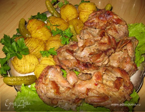 Перепела жарить на сильно разогретой сковороде, под гнетом.

ПРИЯТНОГО АППЕТИТА!!!!!
