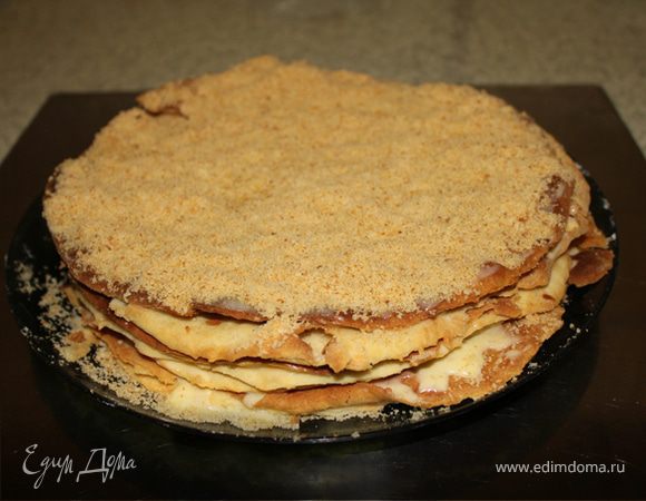 И последний корж намазать и посыпать.