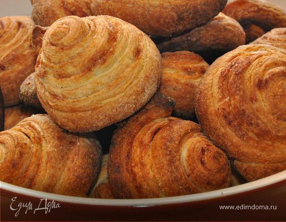 Ставим в духовку на 200гр на 15 минут. «Улитки» появляются прямо на глазах.