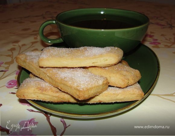 Выпекаем язычки в предварительно разогретой духовке при 200 градусах до лёгкого золотистого цвета. 15-20 минут.