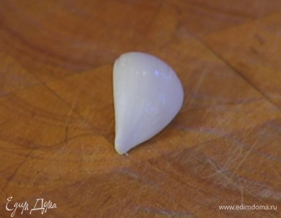 Чеснок почистить.