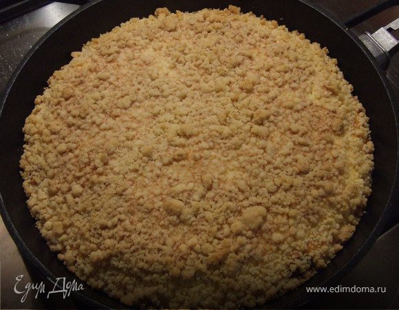 Ставим в разогретую духовку (180С). Готовм пока верх ватрушки не подрумянится до золотистого цвета.
Приятного аппетита!