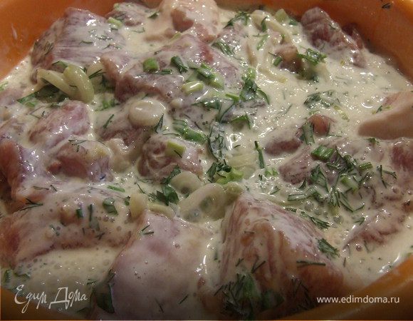 Все тщательно перемешиваем и оставляем минимум на 1 час мариноваться.