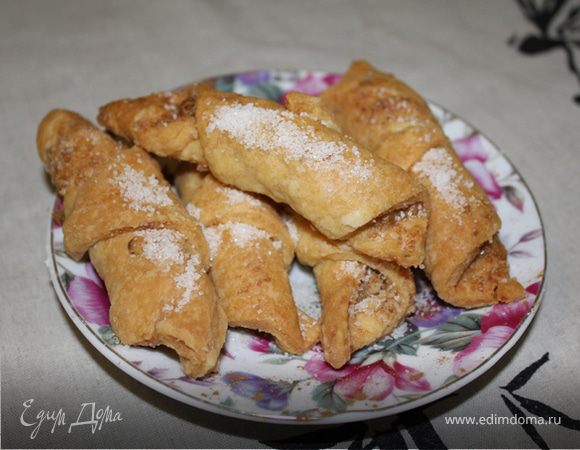 Когда будет готово,посыпаем сахарной пудрой,сахарным песком или корицей.