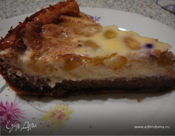 На подготовленный корж первым слоем вылить шоколадную массу, сверху виноградную. Выпекать в предварительно разогретой духовке на 180С, в течении 50-60 минут. Перед подачей охладить! Приятного чаепития!