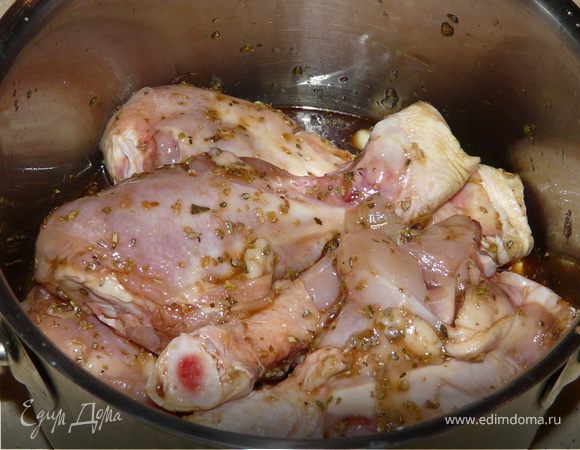 Замариновать ножки на 2 часа во всех (кроме последних 2) ингредиентах.