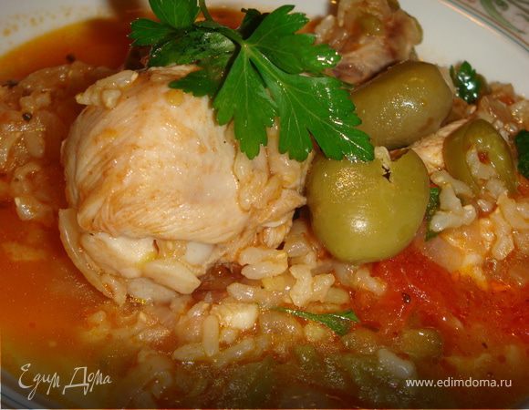 Удалить из кастрюли лавровый лист, добавить оливки и можно подавать на стол.