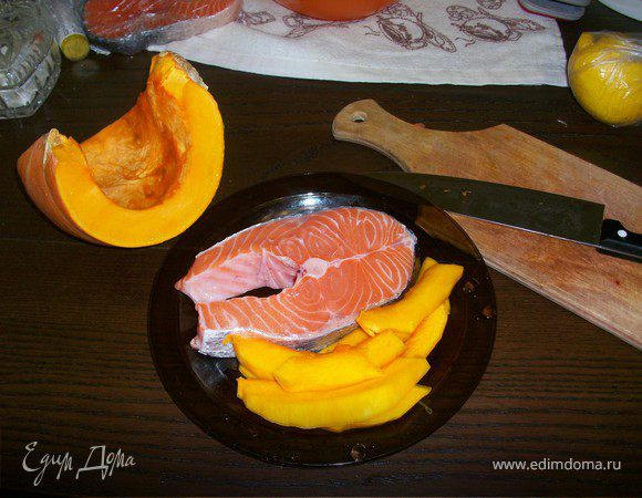 Тыкву нарезаем полосками толщиной 1.5-2см