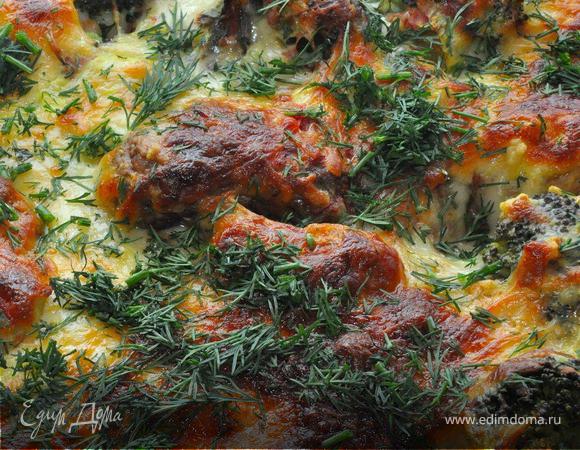 Отправляем противень в духовку на средний уровень и выпекаем 20 минут на 200гр, затем еще 20 минут на 170гр. Вынимаем нашу «запеканку», посыпаем мелко нарубленным укропом,  раскладываем на тарелки и подаем к столу. Приятного аппетита!      