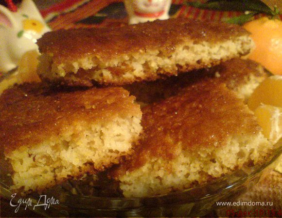 Теплый пирог смазать тёплым мёдом и посыпать сахаром с солью,разрезать тёплым,т.к. после охлаждения будет крошится. Я,когда смазала и порезала,часть "печений" поставила под гриль-получилась карамельная корочка!(Но с этим не торопитесь-на любителя)