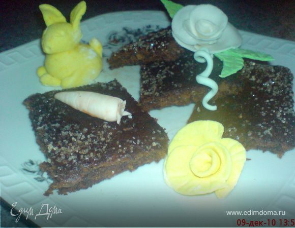 Когда я пекла следующий раз,добавила 1/2стакана тёртой моркови,чтобы смягчить(т.к.после охлаждения действительно отвердевает и в этом случае понравится любителям сухариков).А морковь,превратила его в"козинаки"(с очень необычным вкусом).Во втором случае я пекла с сухим розмарином и мне показалось,что вкус "резче",хотя "писали",что наоборот...В любом случае ТАКОГО я нигде и никогда не ела-эмоционально-рецепторный "взрыв" гарантирован!